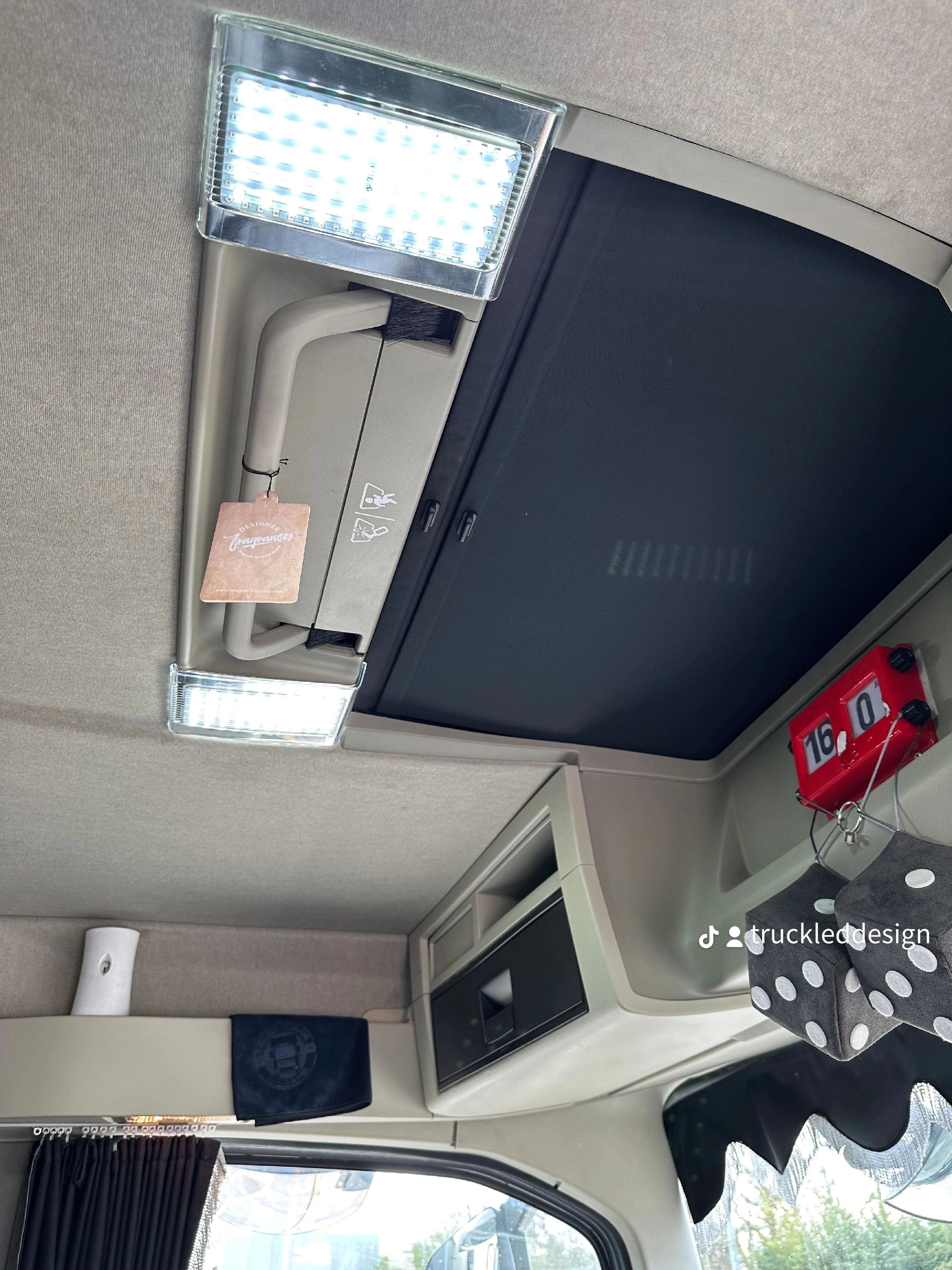 Volvo V4 Dual Colour interior lights