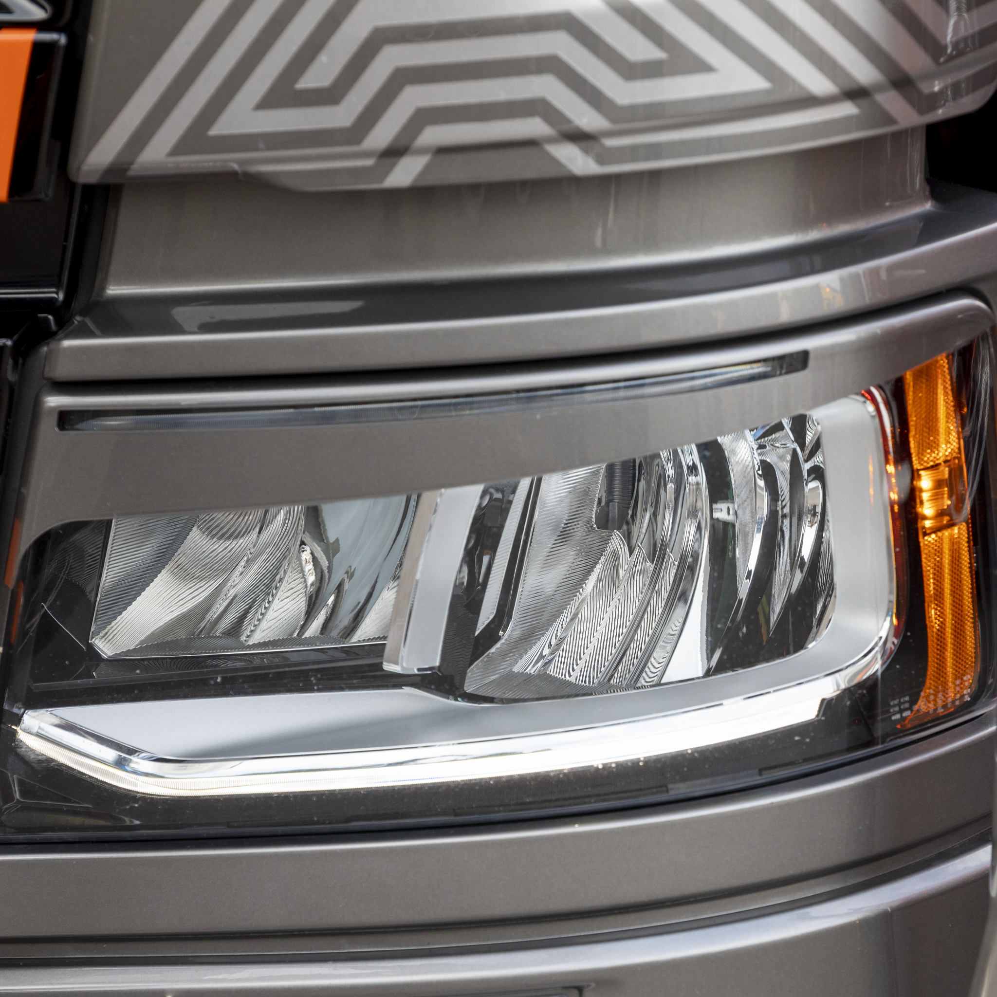 Next Gen Eyelids Xenon / LED for Scania (with hole)